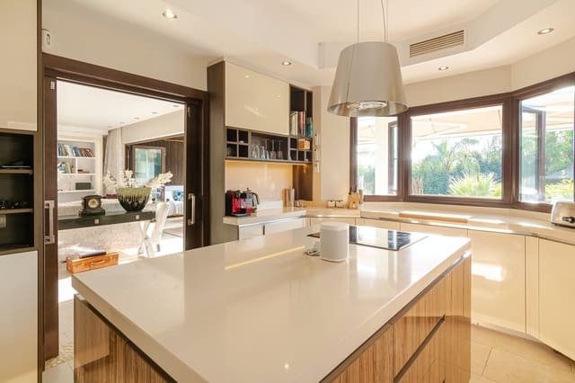 5 slaapkamer Villa te koop in Nueva Andalucia, Marbella met zwembad garage - € 2.450.000 (Ref: 8113340)