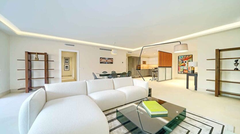 4 sypialnia Apartament na sprzedaż w Marbella z garażem - 990 000 € (Ref: 8125293)