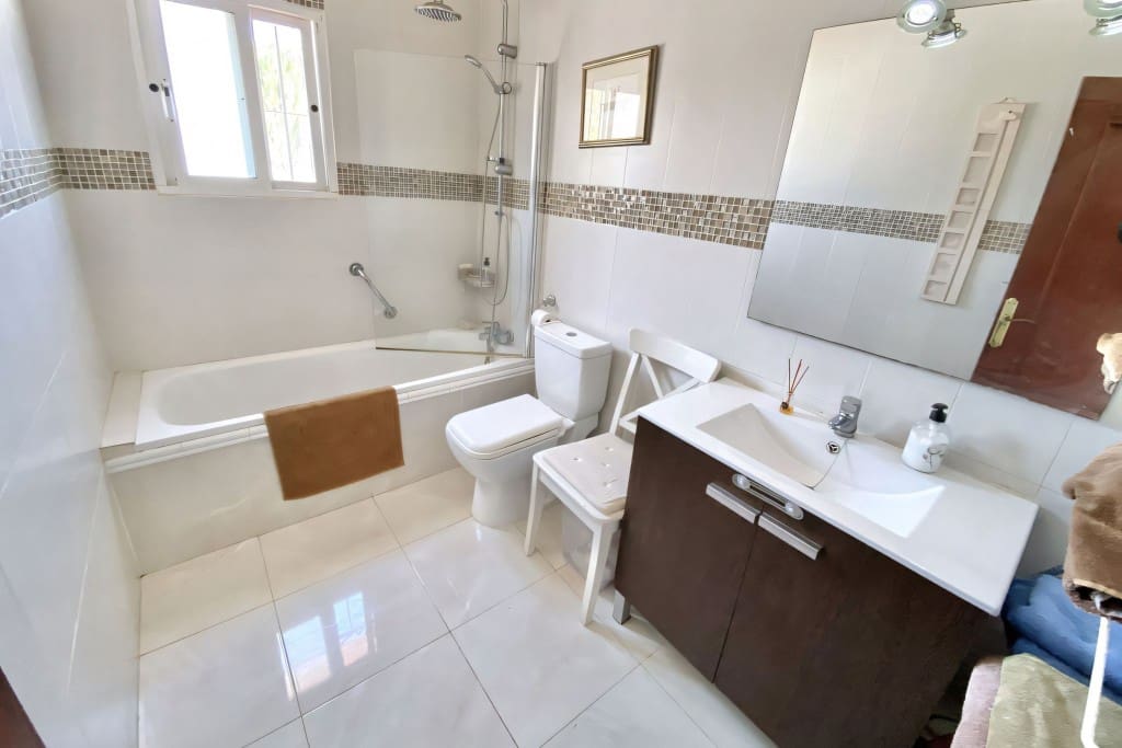 4 soveværelse Finca/Landehus til salg i La Cala de Mijas med swimmingpool - € 779.950 (Ref: 8196691)