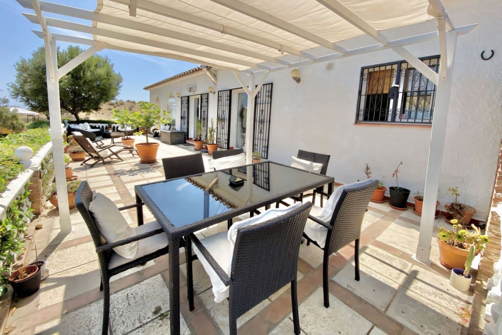 4 soveværelse Finca/Landehus til salg i La Cala de Mijas med swimmingpool - € 779.950 (Ref: 8196691)