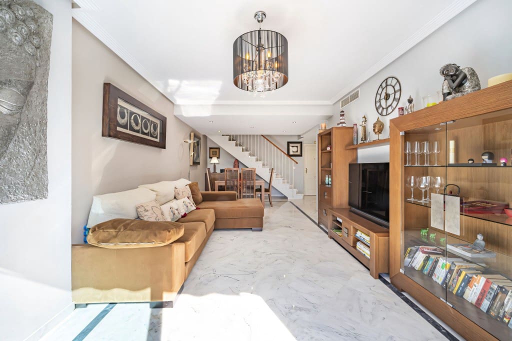 3 chambre Penthouse à vendre à Los Monteros avec piscine garage - 750 000 € (Ref: 8233988)