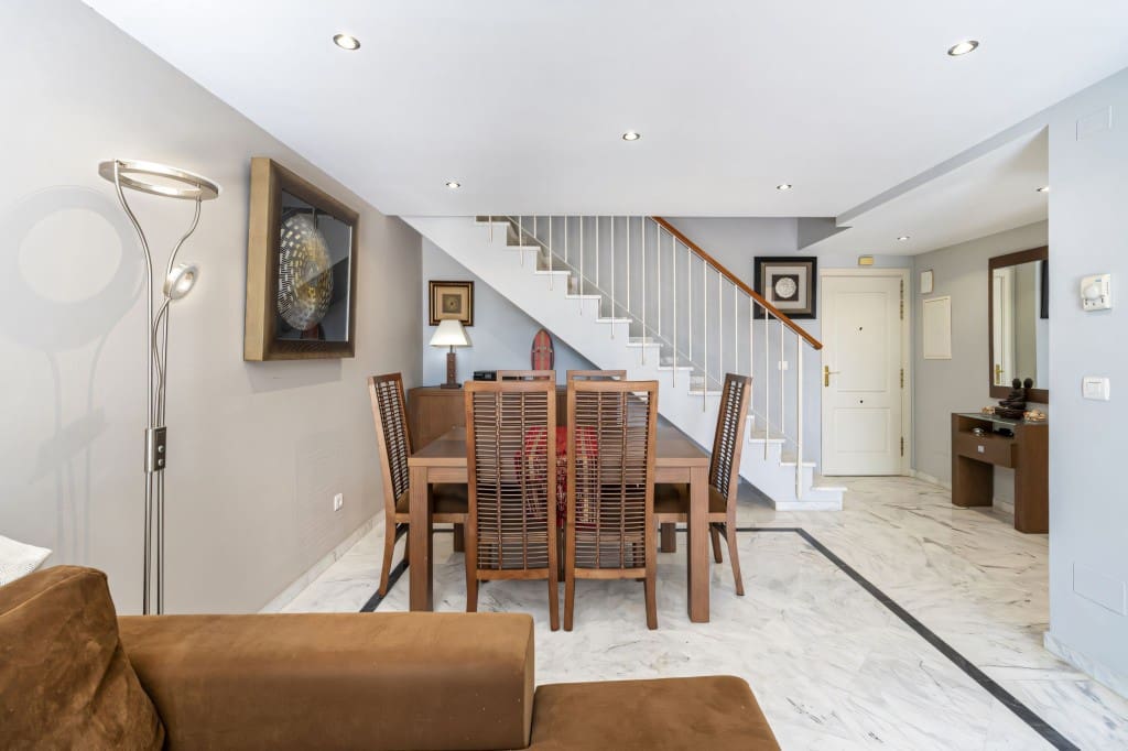 3 chambre Penthouse à vendre à Los Monteros avec piscine garage - 750 000 € (Ref: 8233988)