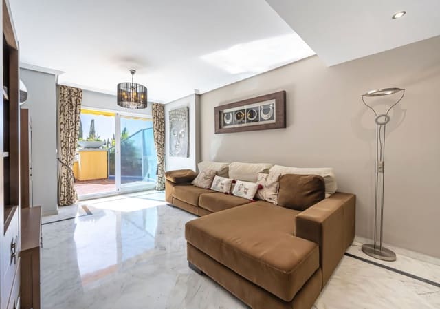 3 slaapkamer Penthouse te koop in Los Monteros, Marbella met zwembad garage - € 750.000 (Ref: 8233988)