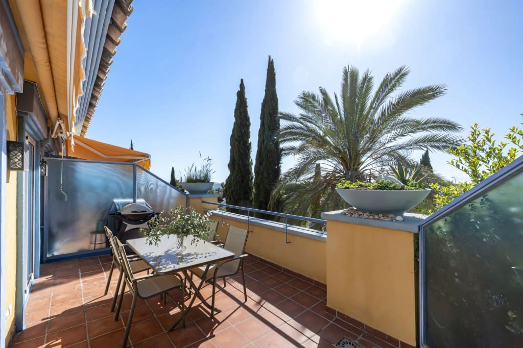 3 chambre Penthouse à vendre à Los Monteros avec piscine garage - 750 000 € (Ref: 8233988)