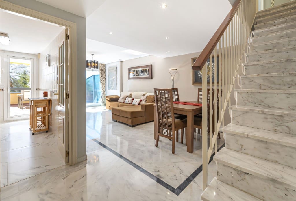 3 chambre Penthouse à vendre à Los Monteros avec piscine garage - 750 000 € (Ref: 8233988)