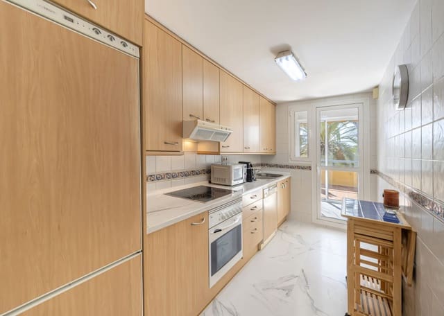 3 slaapkamer Penthouse te koop in Los Monteros, Marbella met zwembad garage - € 750.000 (Ref: 8233988)