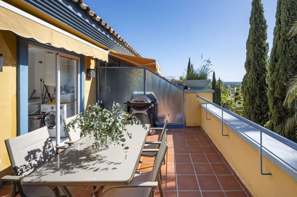 3 chambre Penthouse à vendre à Los Monteros avec piscine garage - 750 000 € (Ref: 8233988)