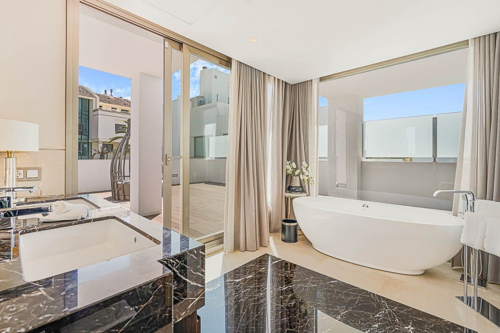 4 bedroom Villa for sale in Golden Mile with pool garage - € 4,950,000 (Ref: 8258652)