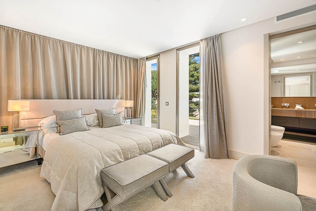 4 bedroom Villa for sale in Golden Mile with pool garage - € 4,950,000 (Ref: 8258652)