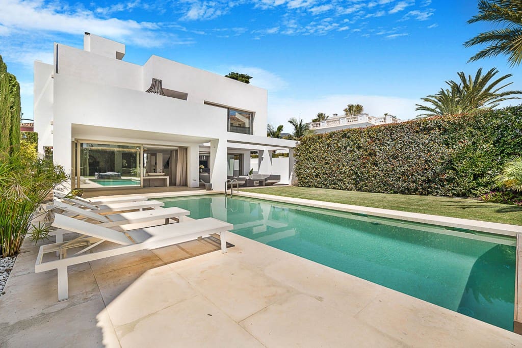 4 bedroom Villa for sale in Golden Mile with pool garage - € 4,950,000 (Ref: 8258652)