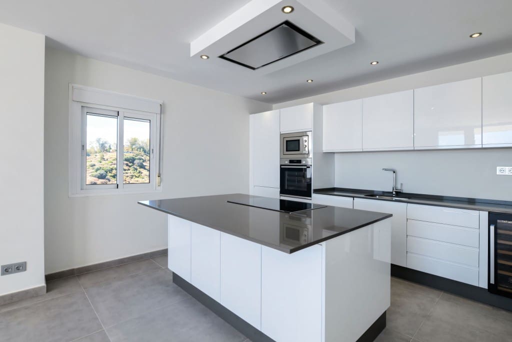 3 slaapkamer Penthouse te koop in Estepona met zwembad - € 695.000 (Ref: 8274107)