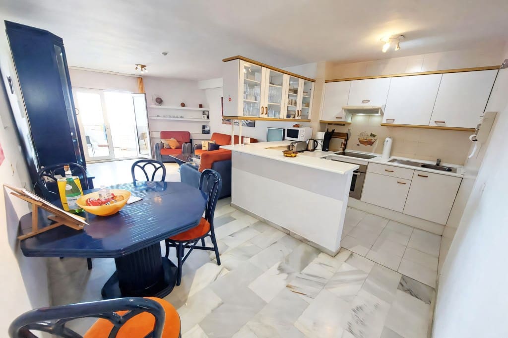 3 makuuhuone Huoneisto myytävänä paikassa Benalmadena Costa mukana uima-altaan - 375 000 € (Ref: 8297805)