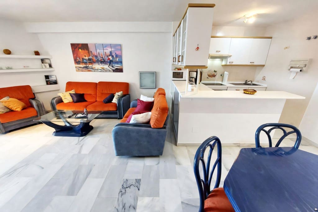 3 makuuhuone Huoneisto myytävänä paikassa Benalmadena Costa mukana uima-altaan - 375 000 € (Ref: 8297805)