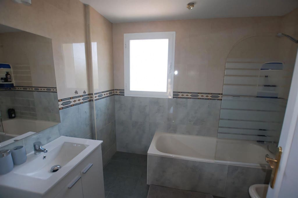 4 Zimmer Villa zu verkaufen in Mijas Costa mit Pool - 795.000 € (Ref: 8333668)