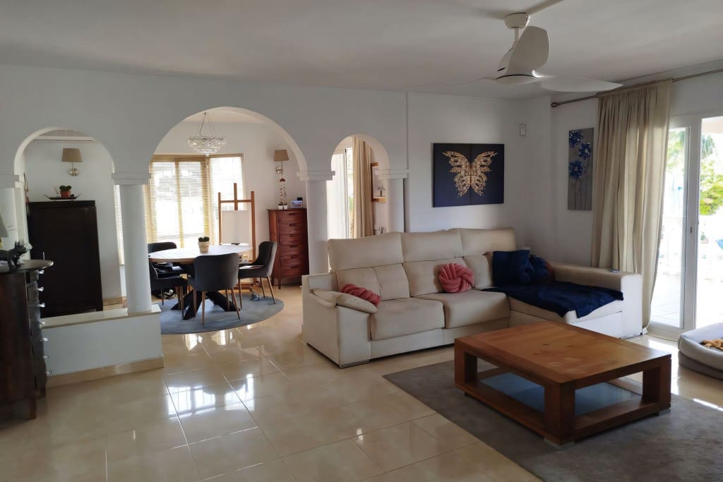 4 Zimmer Villa zu verkaufen in Mijas Costa mit Pool - 795.000 € (Ref: 8333668)