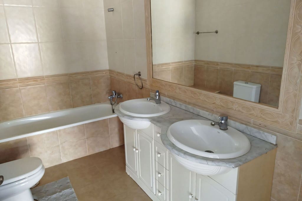 4 Zimmer Villa zu verkaufen in Mijas Costa mit Pool - 795.000 € (Ref: 8333668)