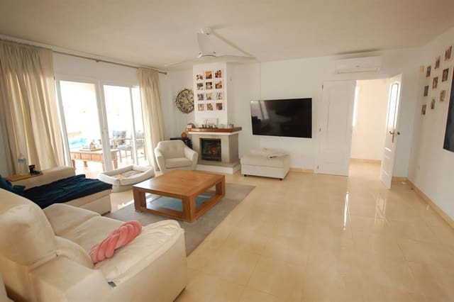 4 Zimmer Villa zu verkaufen in Mijas Costa, Mijas mit Pool - 795.000 € (Ref: 8333668)