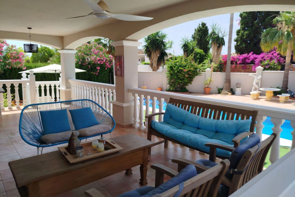 4 Zimmer Villa zu verkaufen in Mijas Costa mit Pool - 795.000 € (Ref: 8333668)