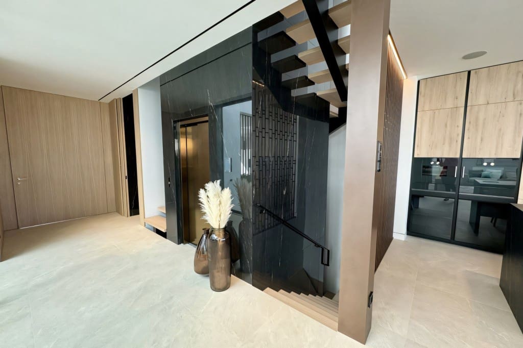 4 bedroom Villa for sale in Nueva Andalucia with pool garage - € 5,250,000 (Ref: 8347790)