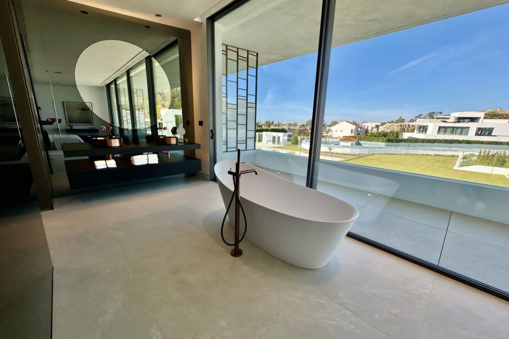 4 bedroom Villa for sale in Nueva Andalucia with pool garage - € 5,250,000 (Ref: 8347790)