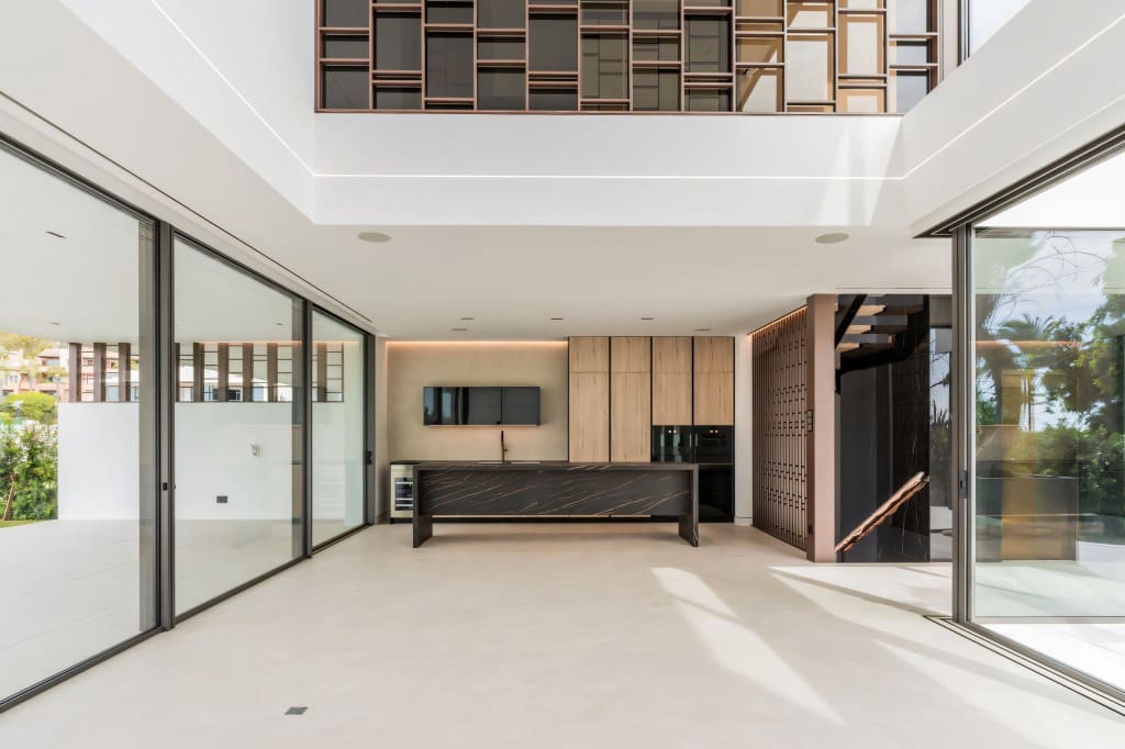 4 bedroom Villa for sale in Nueva Andalucia with pool garage - € 5,250,000 (Ref: 8347790)