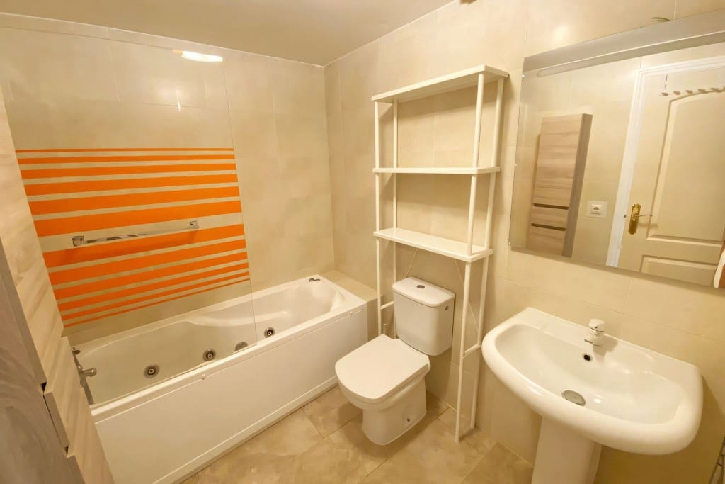 2 soveværelse Lejlighed til salg i Carvajal med swimmingpool garage - € 450.000 (Ref: 8349400)