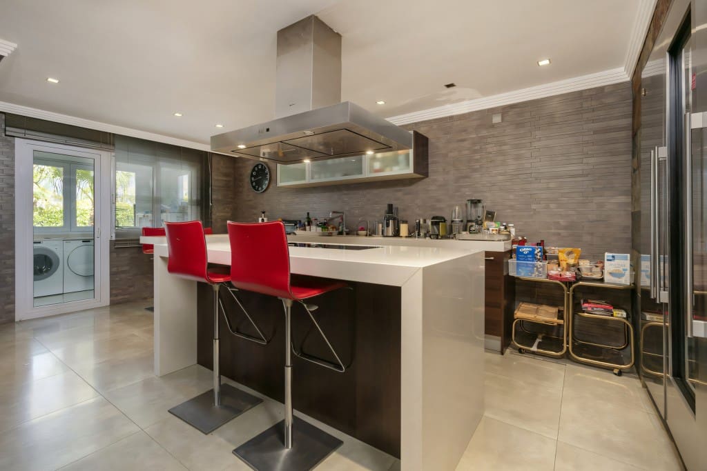 4 bedroom Apartment for sale in Golden Mile with pool garage - € 2,500,000 (Ref: 8385187)