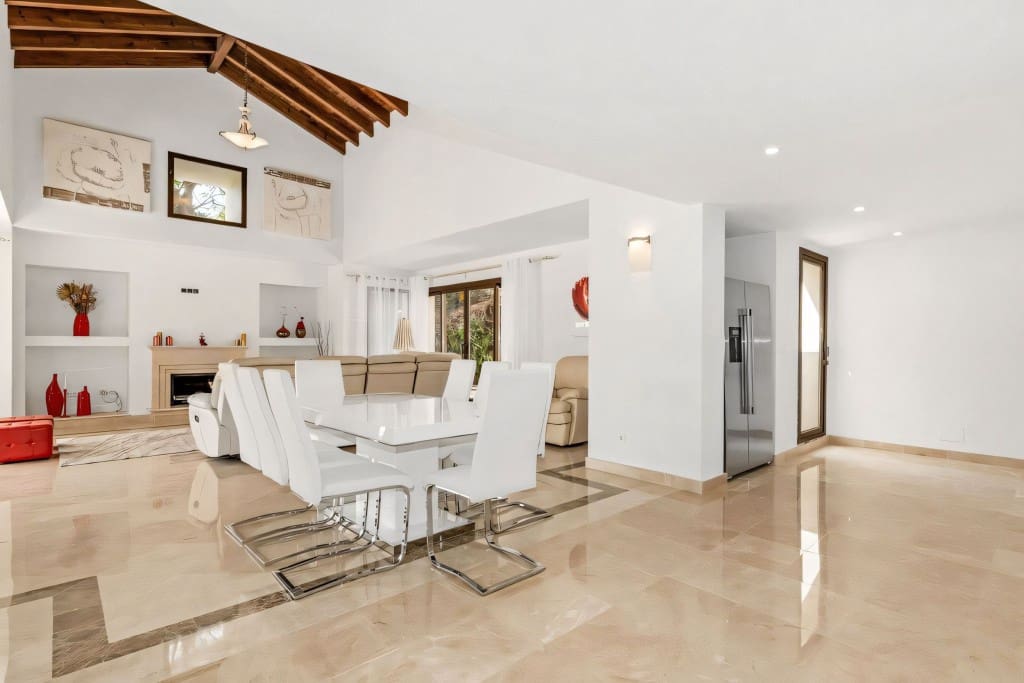 4 soveværelse Villa til salg i Los Arqueros med swimmingpool garage - € 1.890.000 (Ref: 8409569)