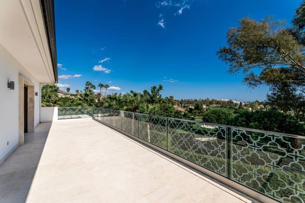 5 makuuhuone Huvila myytävänä paikassa Nueva Andalucia mukana uima-altaan 
autotalli - 7 500 000 € (Ref: 8419294)