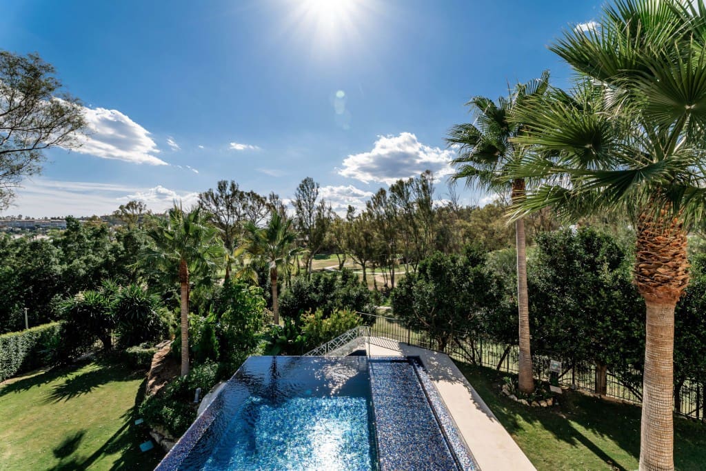 5 makuuhuone Huvila myytävänä paikassa Nueva Andalucia mukana uima-altaan 
autotalli - 7 500 000 € (Ref: 8419294)