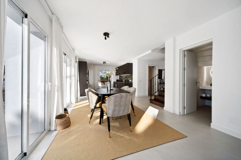 4 soverom Penthouse til salgs i Nueva Andalucia med svømmebasseng - € 895 000 (Ref: 8424170)