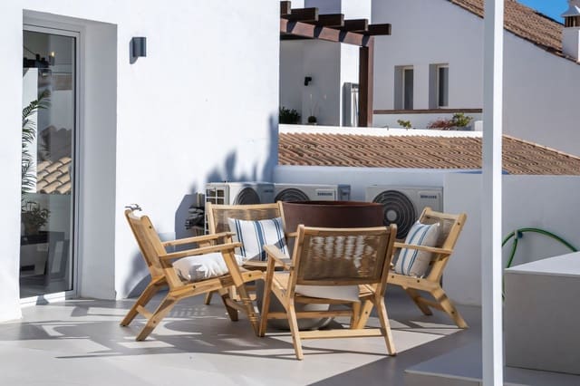 4 Zimmer Penthouse zu verkaufen in Nueva Andalucia, Marbella mit Pool - 895.000 € (Ref: 8424170)