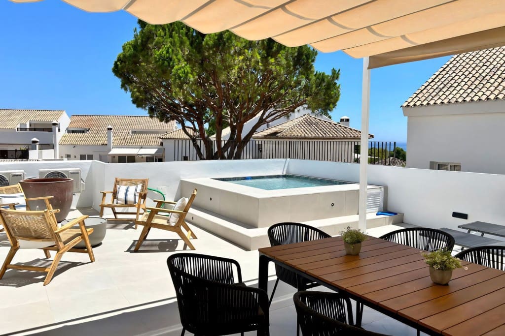 4 soverom Penthouse til salgs i Nueva Andalucia med svømmebasseng - € 895 000 (Ref: 8424170)