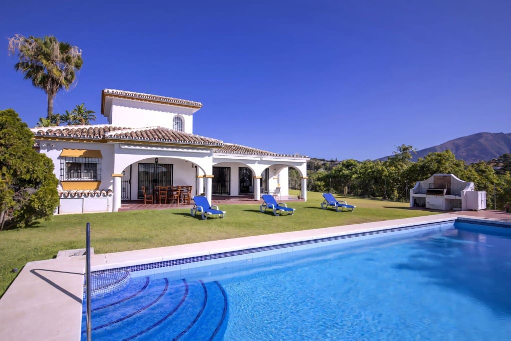 5 soveværelse Finca/Landehus til salg i Entrerrios med swimmingpool garage - € 2.995.000 (Ref: 8435581)