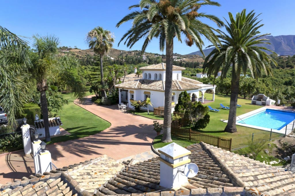 5 soveværelse Finca/Landehus til salg i Entrerrios med swimmingpool garage - € 2.995.000 (Ref: 8435581)