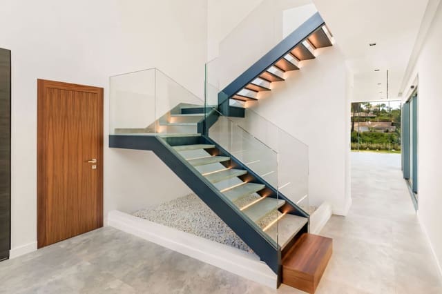 4 makuuhuone Huvila myytävänä paikassa Benalmádena mukana uima-altaan 
autotalli - 3 250 000 € (Ref: 8436940)