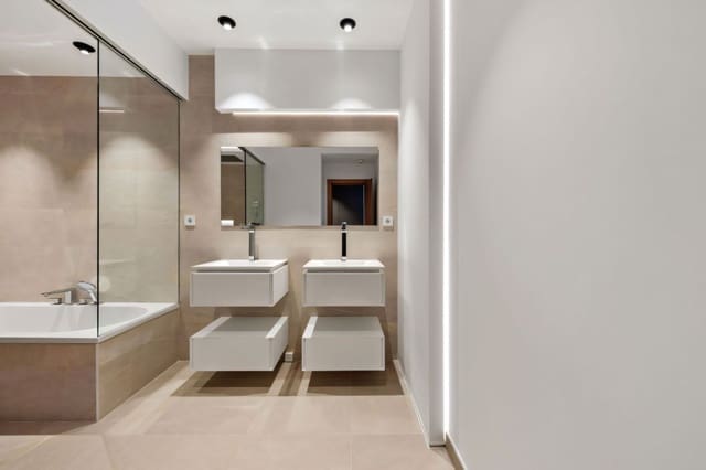 4 makuuhuone Huvila myytävänä paikassa Benalmádena mukana uima-altaan 
autotalli - 3 250 000 € (Ref: 8436940)