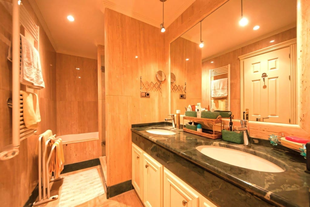 2 slaapkamer Appartement te koop in Golden Mile met zwembad garage - € 750.000 (Ref: 8440340)