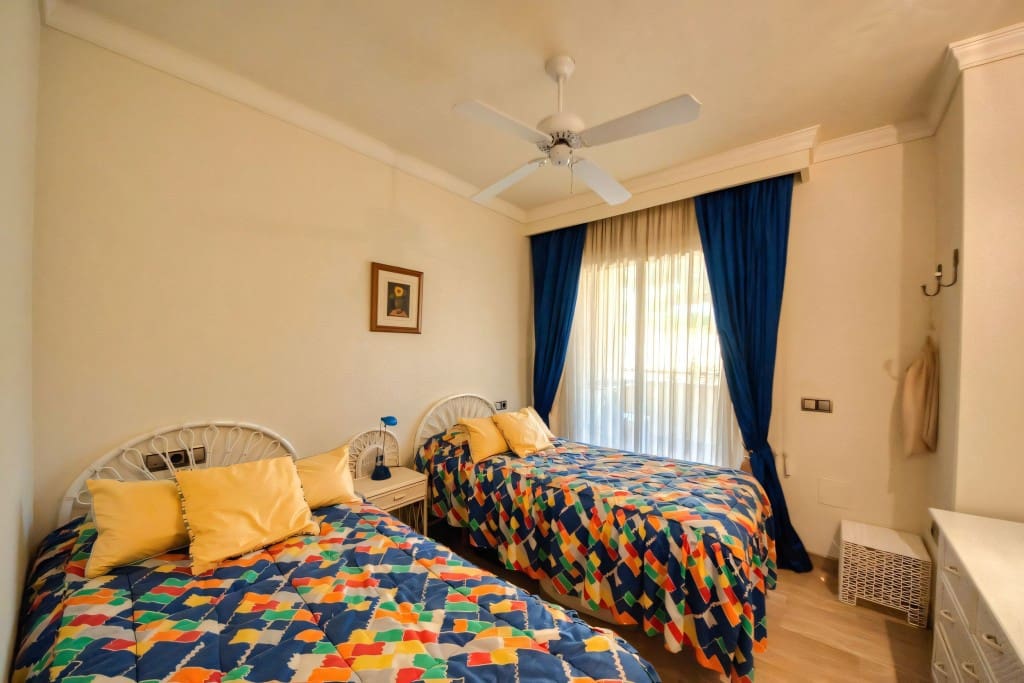 2 slaapkamer Appartement te koop in Golden Mile met zwembad garage - € 750.000 (Ref: 8440340)