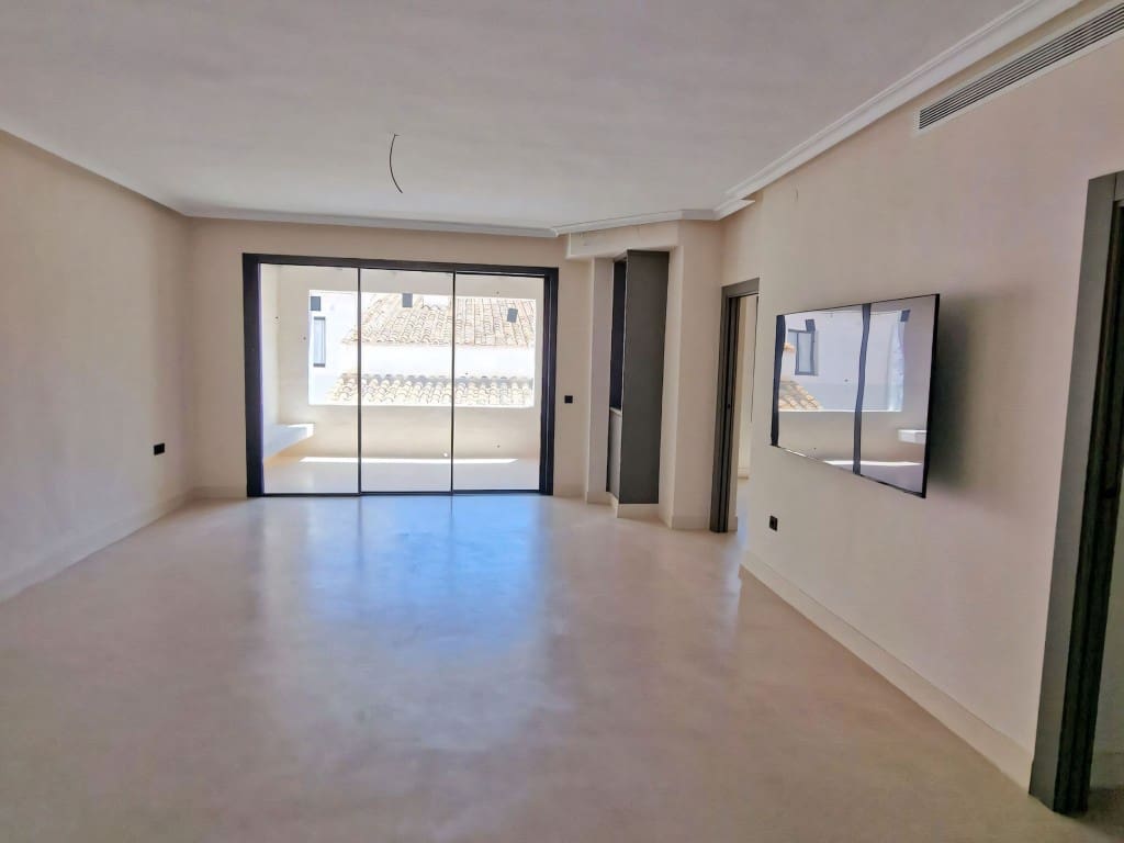 2 bedroom Apartment for sale in Puerto Banus - € 750,000 (Ref: 8472302)