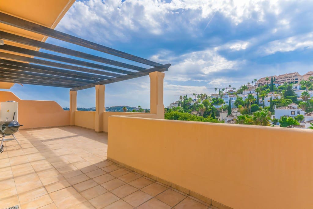 3 bedroom Penthouse for sale in Nueva Andalucia with pool garage - € 1,100,000 (Ref: 8480661)