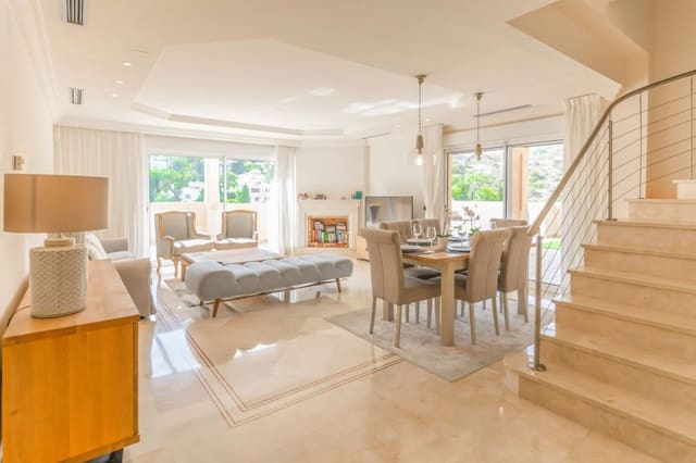 3 sypialnia Penthouse na sprzedaż w Nueva Andalucia, Marbella z basenem garażem - 1 100 000 € (Ref: 8480661)