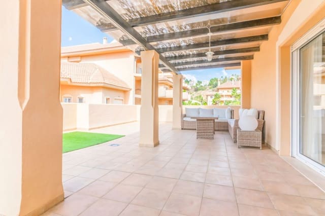 3 sypialnia Penthouse na sprzedaż w Nueva Andalucia, Marbella z basenem garażem - 1 100 000 € (Ref: 8480661)