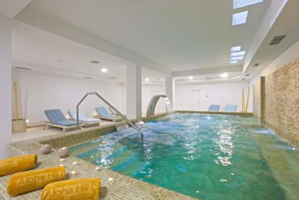 3 bedroom Penthouse for sale in Nueva Andalucia with pool garage - € 1,100,000 (Ref: 8480661)