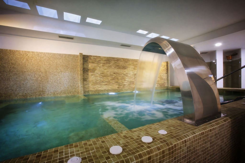 3 bedroom Penthouse for sale in Nueva Andalucia with pool garage - € 1,100,000 (Ref: 8480661)