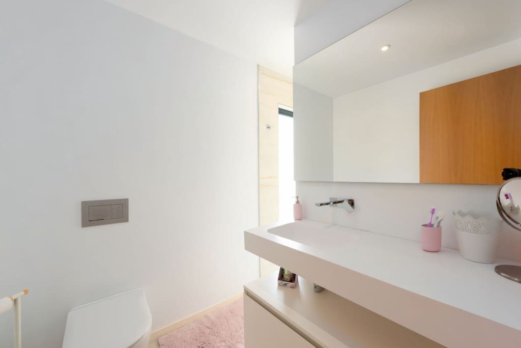 5 bedroom Villa for sale in Nueva Andalucia with pool garage - € 1,895,000 (Ref: 8500058)