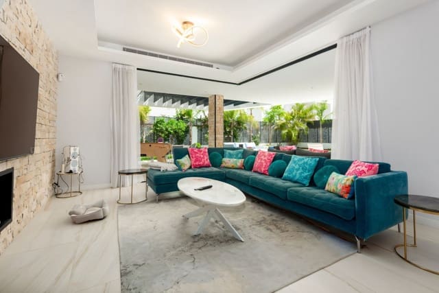 Chalet de 5 habitaciones en Nueva Andalucia, Marbella en venta con piscina garaje - 1.895.000 € (Ref: 8500058)