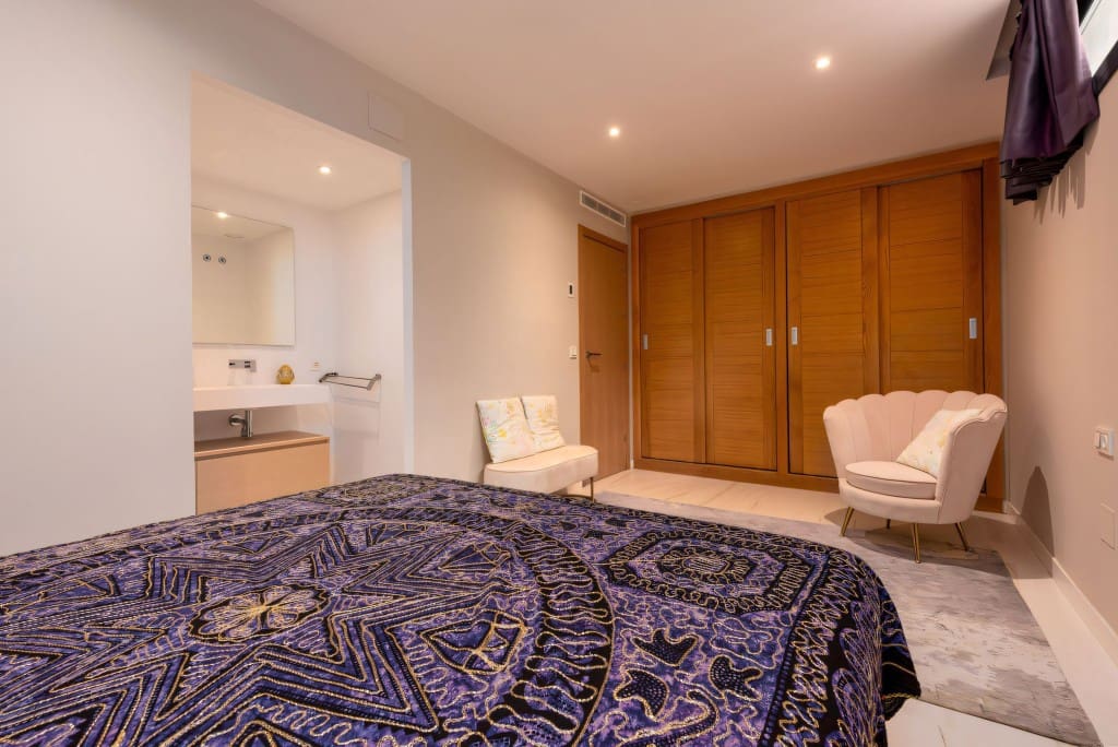 5 bedroom Villa for sale in Nueva Andalucia with pool garage - € 1,895,000 (Ref: 8500058)