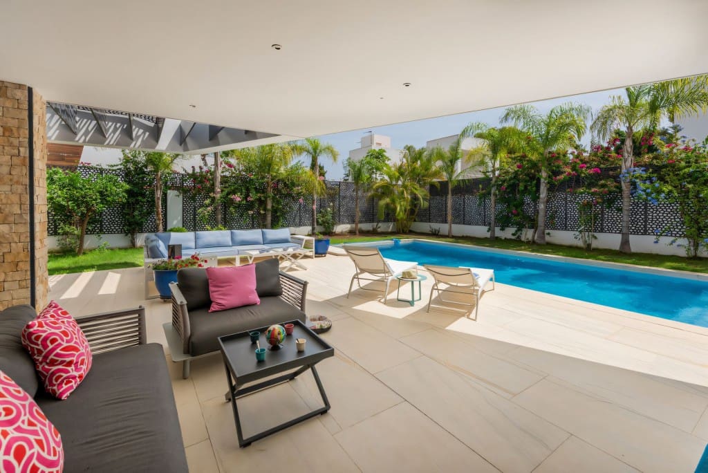 5 bedroom Villa for sale in Nueva Andalucia with pool garage - € 1,895,000 (Ref: 8500058)