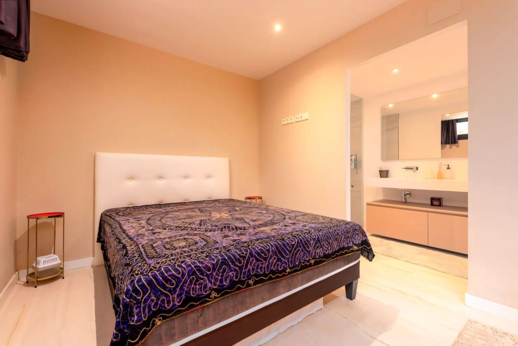 5 bedroom Villa for sale in Nueva Andalucia with pool garage - € 1,895,000 (Ref: 8500058)